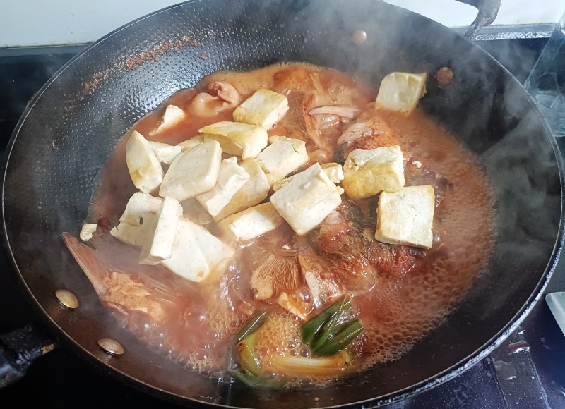 Red Tang Steps to make braised silver carp head with old tofu: 11