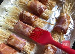 Illustration of how to make enoki mushroom bacon rolls 4