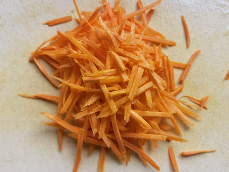 How to make carrots, cabbage and sea cucumbers