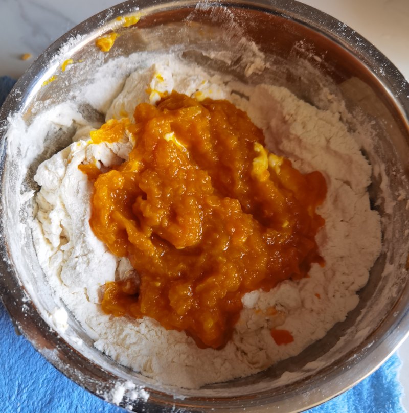Pumpkin Red Dates How to make flowering steamed buns: 7
