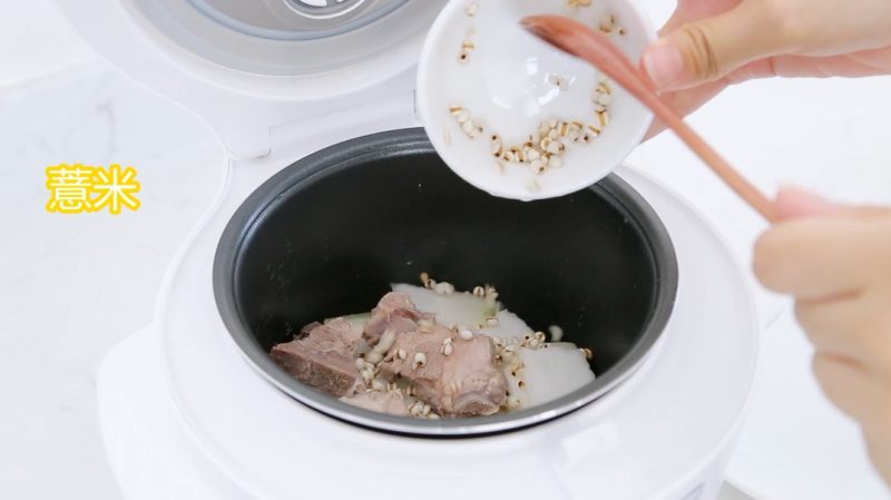 Winter Melon and Barley How to make pork ribs soup: 3